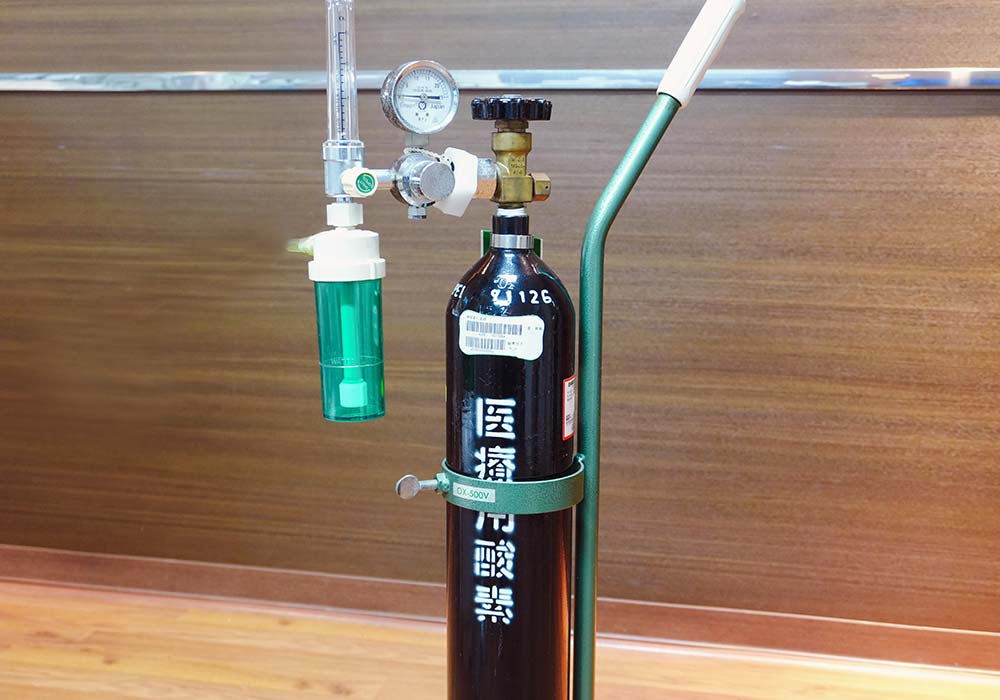 酸素ボンベ